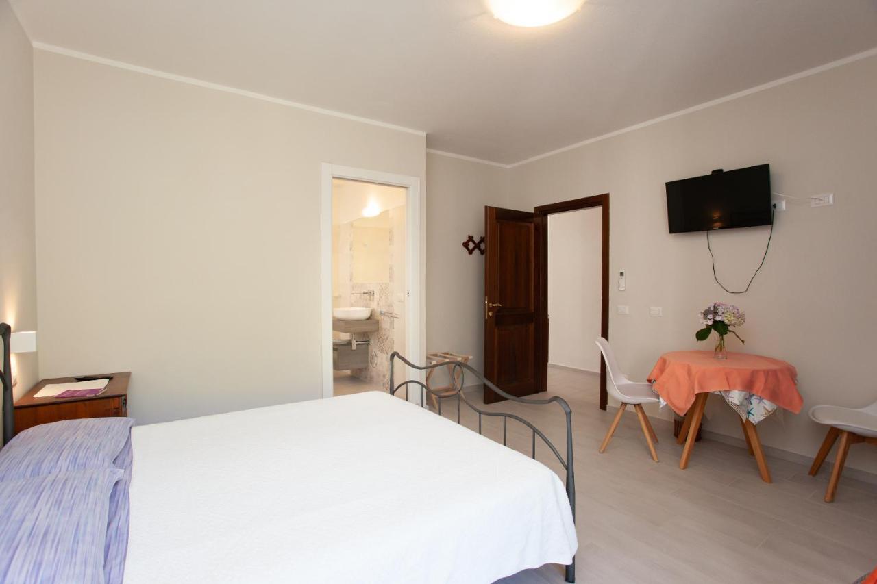 Lu Lioni Rooms San Teodoro  Eksteriør bilde